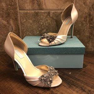 Betsy Johnson Blue Label Ivory Satin Gown Shoes 10
